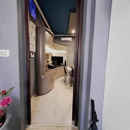 Flower's House Di Doris Simone