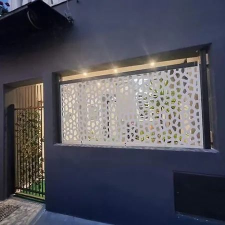 Flower's House Di Doris Simone *